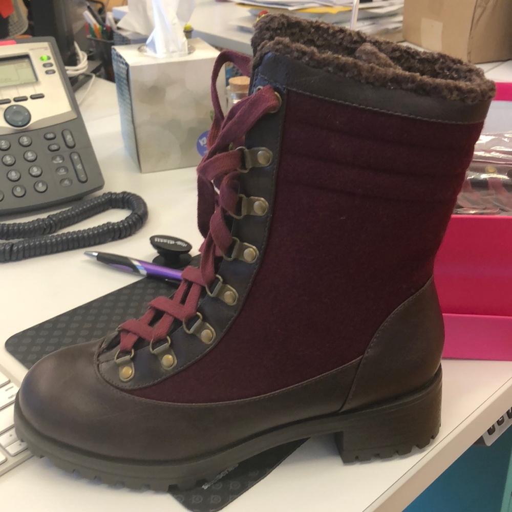 Lace up winter boot